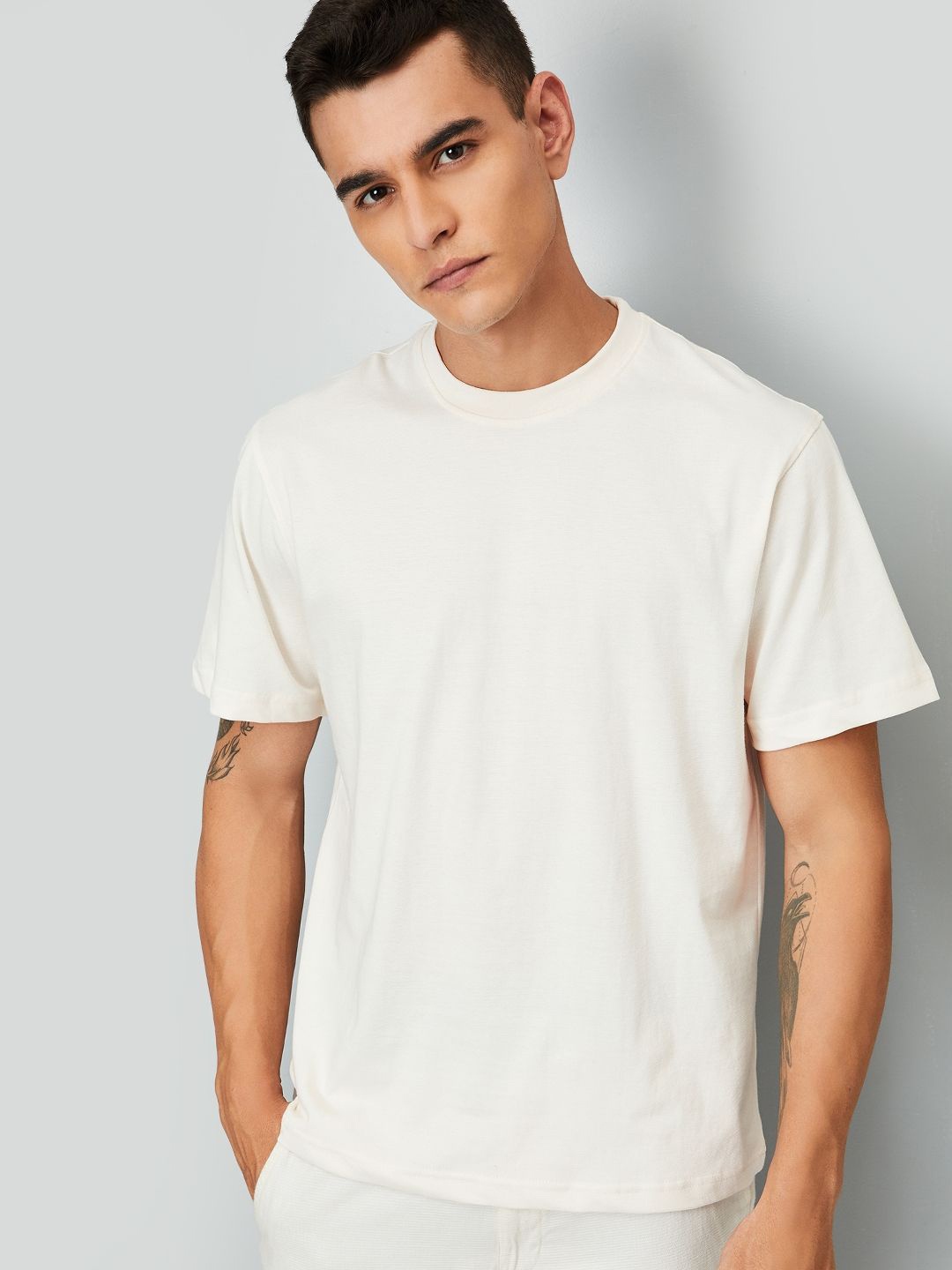 

max Men Solid Round Neck Cotton T-shirt, Off white