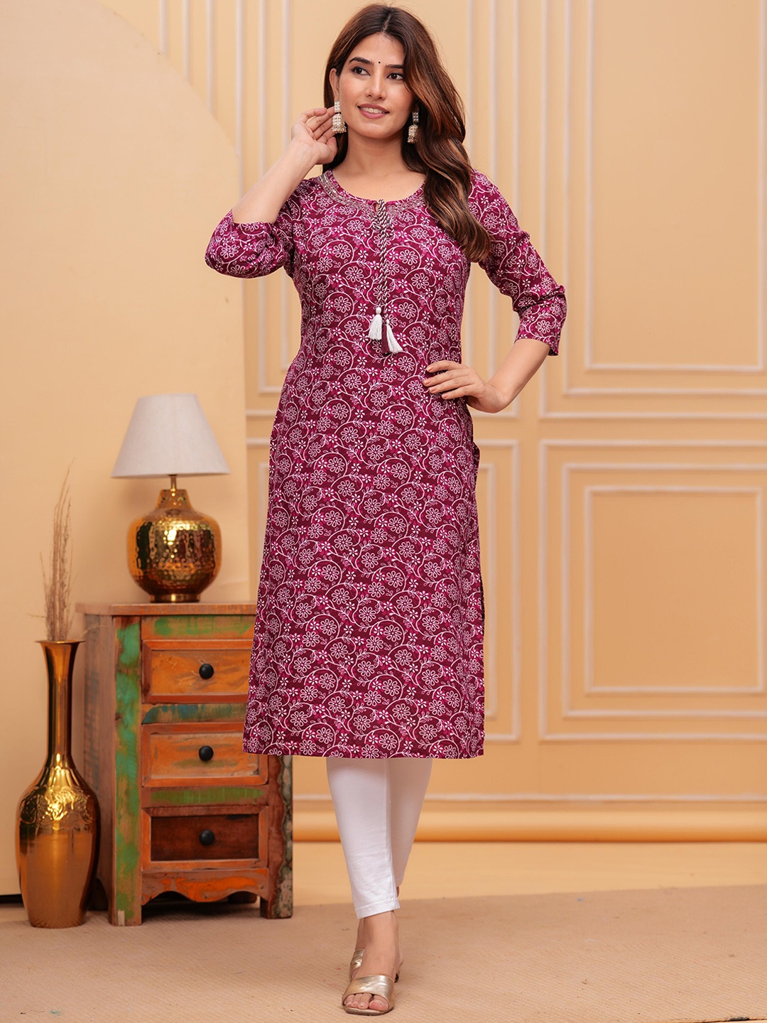 

KALINI Ethnic Motifs Printed Round Neck Straight Kurta, Maroon