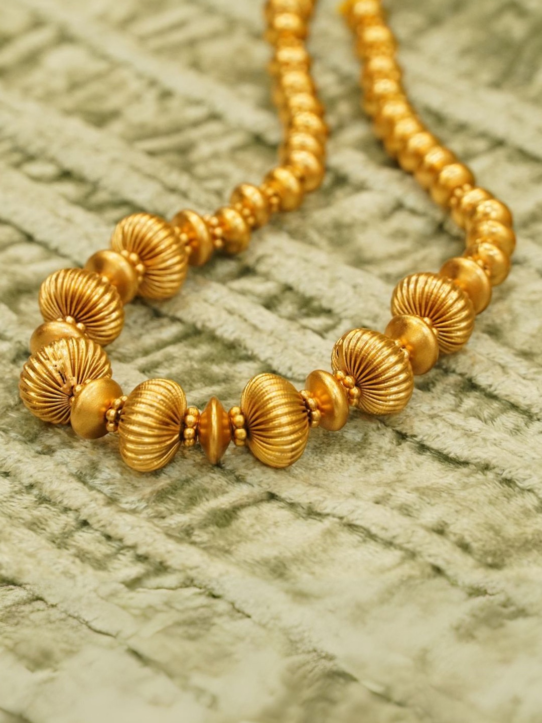 

inc63-for elites Gold-Plated Beaded Oval-Shaped Jewellery Set