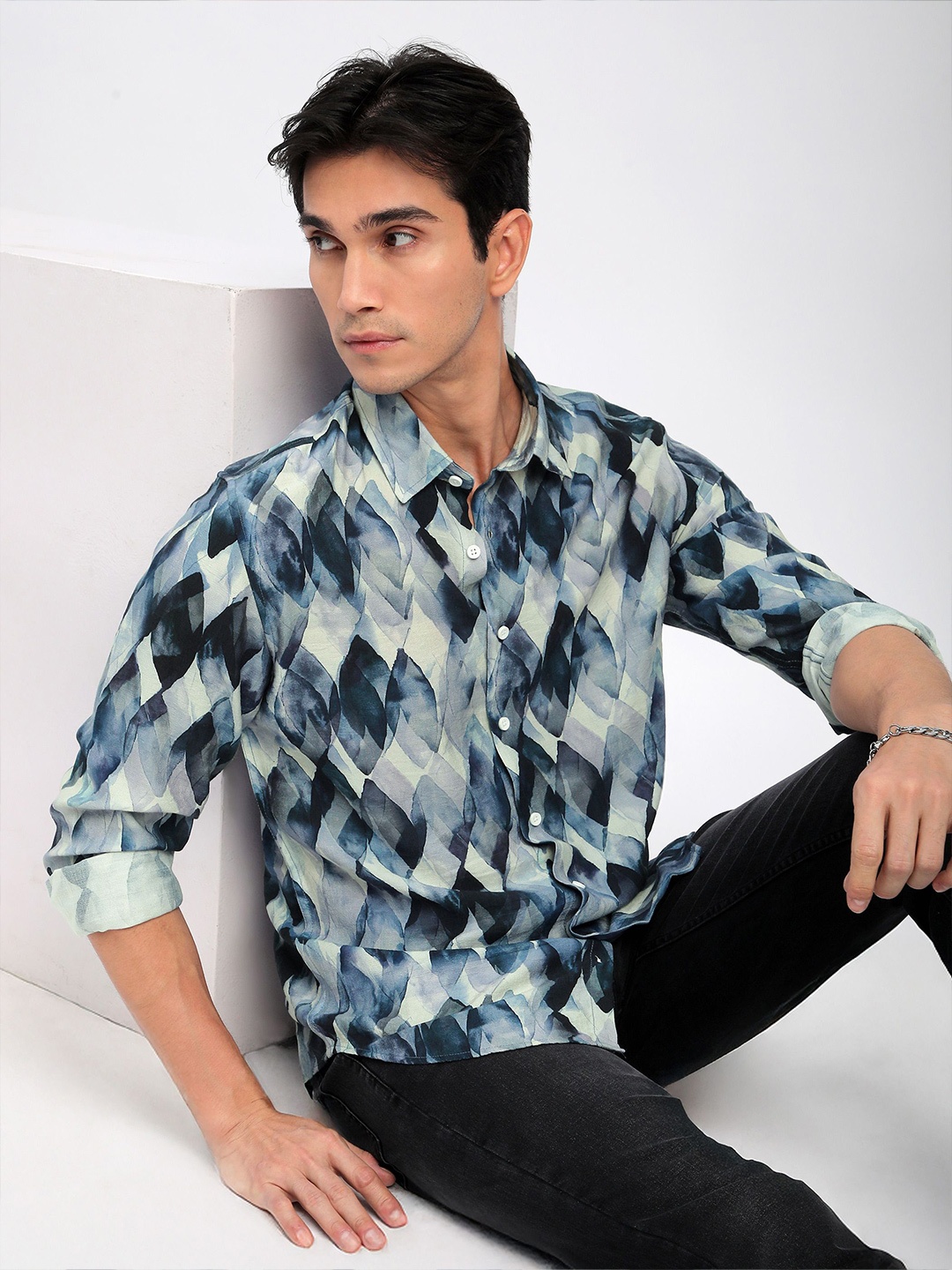 

Beyoung Men Spread Collar Abstract Printed Cotton Relaxed Fit Casual Shirt, White