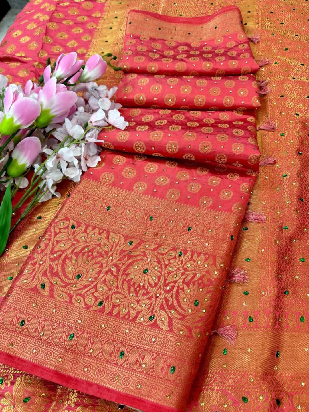 

DIVASTRI Beads and Stones Woven Design Banarasi Saree, Red