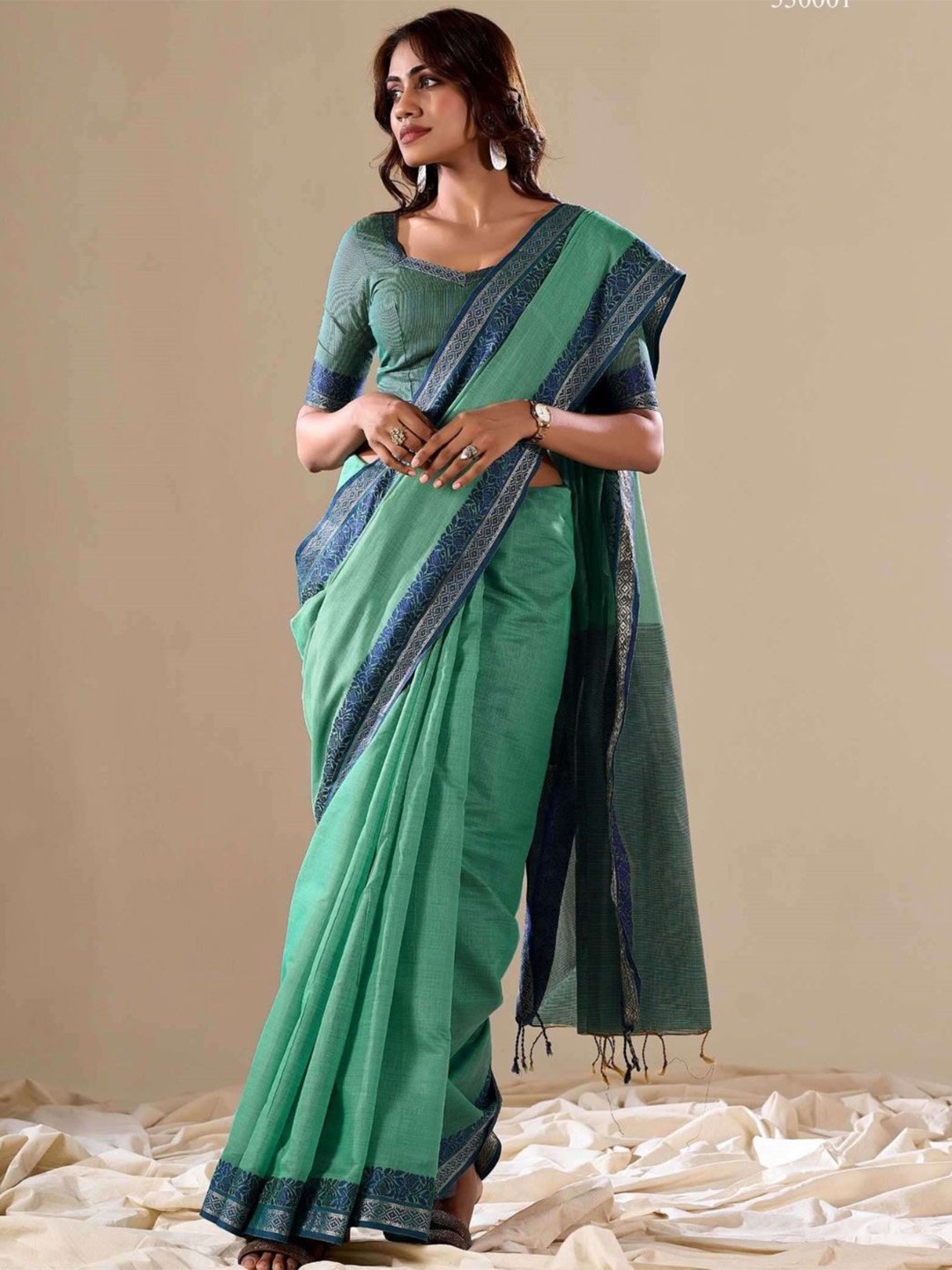 

KALINI Woven Design Border Solid Saree, Green