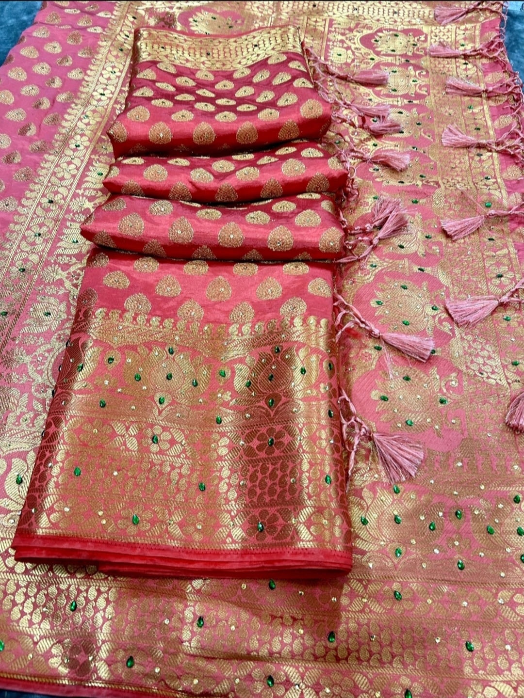 

DIVASTRI Woven Design Zari Art Silk Banarasi Saree, Red