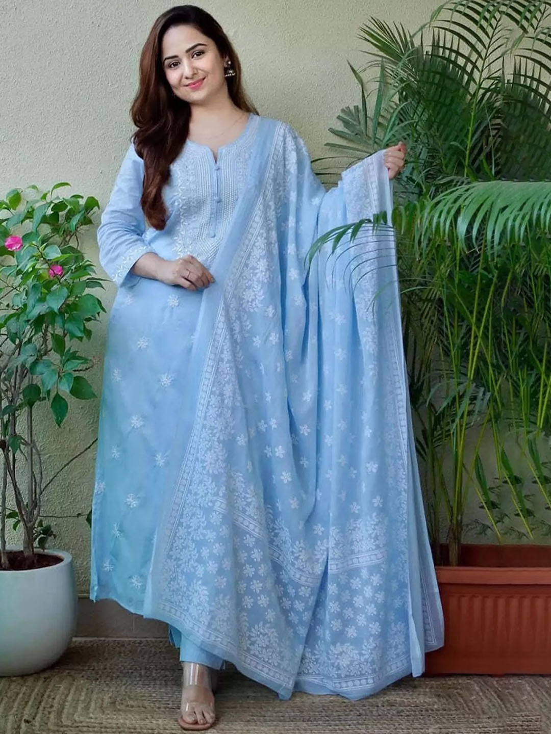 

DIVASTRI Floral Embroidered Notch Neck Straight Kurta With Trousers & Dupatta, Blue