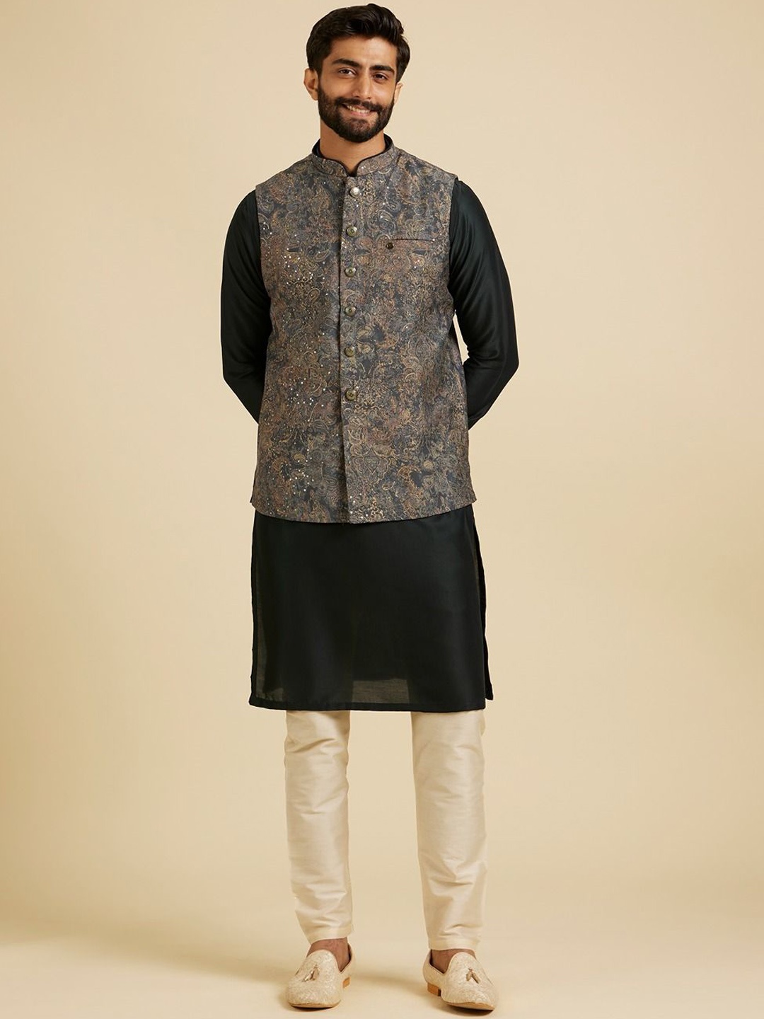 

Manyavar Mandarin Collar Straight Kurta With Pyjamas & Nehru jacket, Green