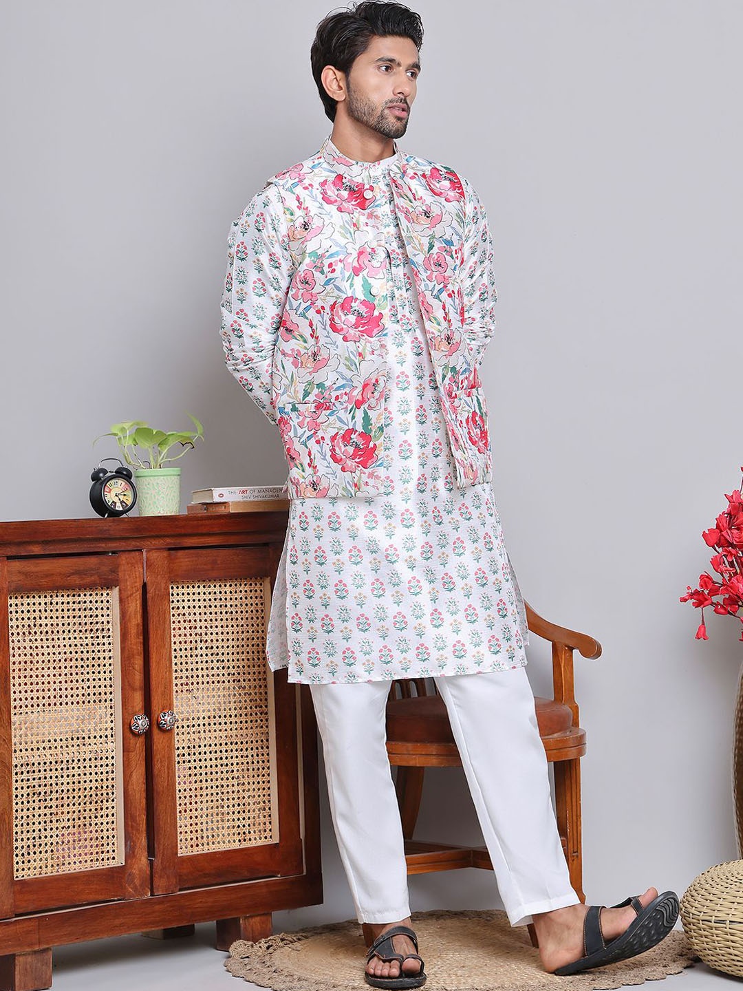 

Jompers Floral Printed Regular Straight Kurta with Churidar, White