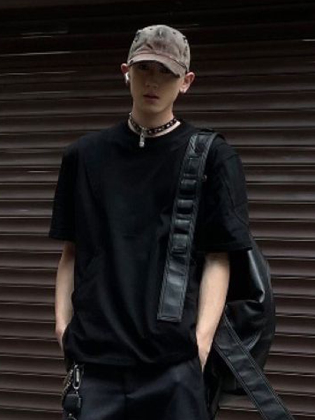 

HERE&NOW Men Solid Round Neck Cotton Oversized T-shirt, Black