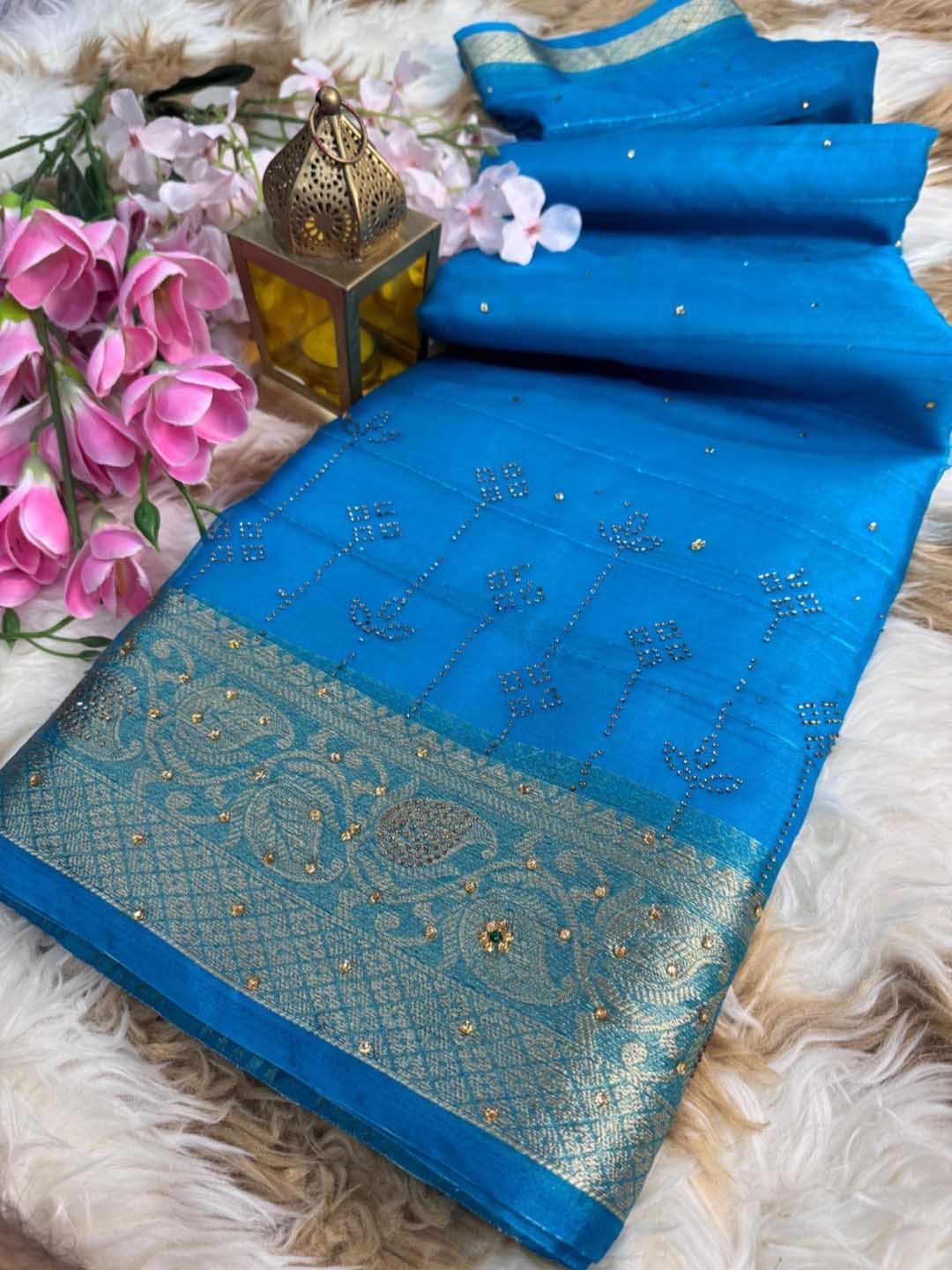 

DIVASTRI Embellished Beads and Stones Organza Banarasi Saree, Turquoise blue