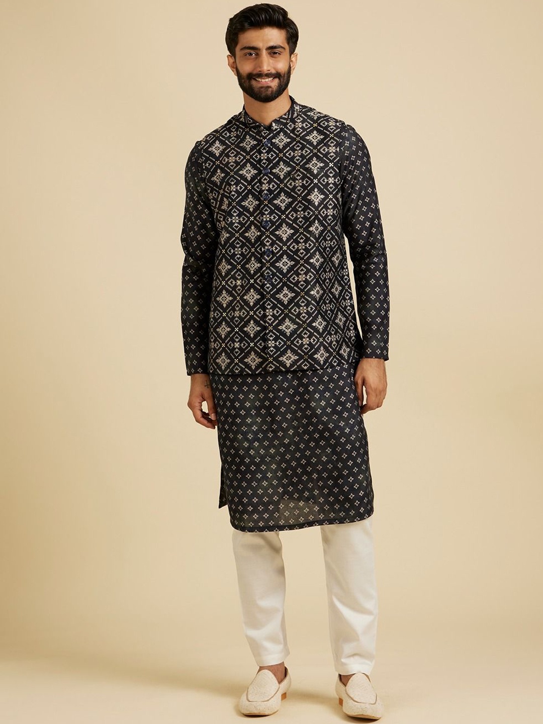 

Manyavar Printed Kurta And Pyjamas With Jacket, Black