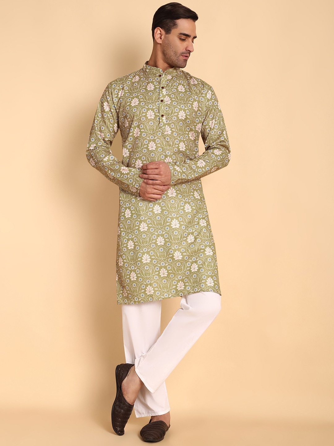 

Vardha Floral Printed Mandarin Collar Pure Cotton Straight Kurta, Green