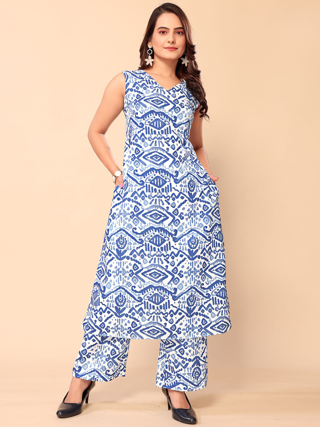 

DressBerry Blue and White V-Neck Printed Tunic With Trousers