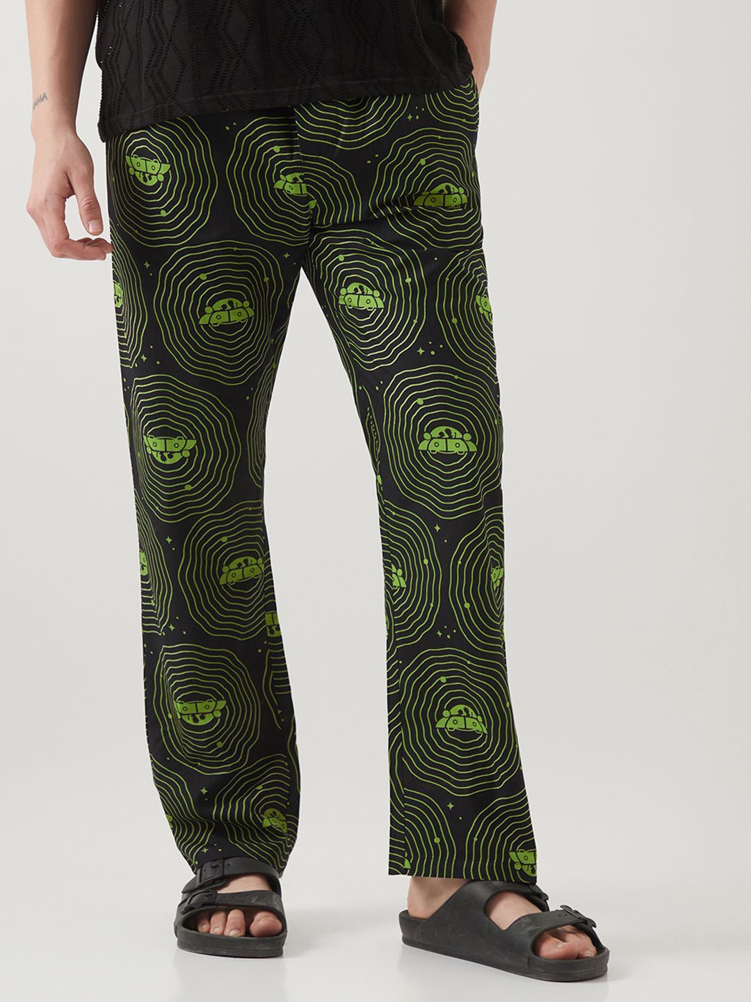 

Bewakoof All Over Printed Mid Rise Lounge Pants, Black