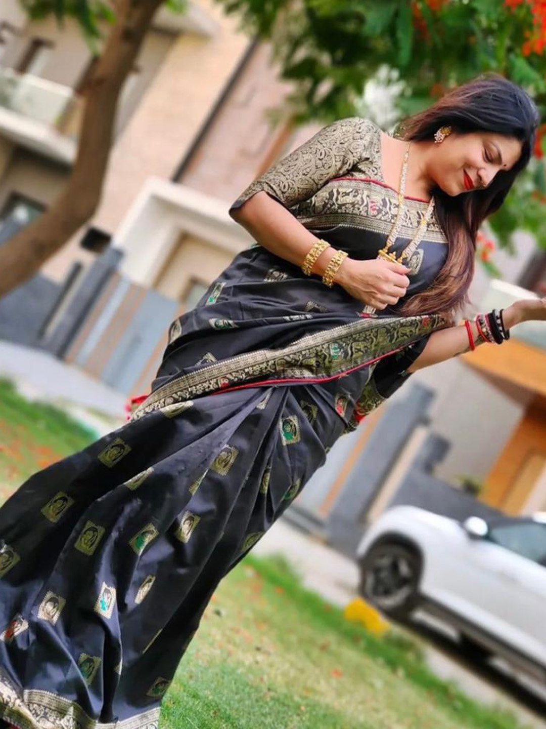 

Visit Wear Woven Design Zari Pure Silk Banarasi Saree, Black