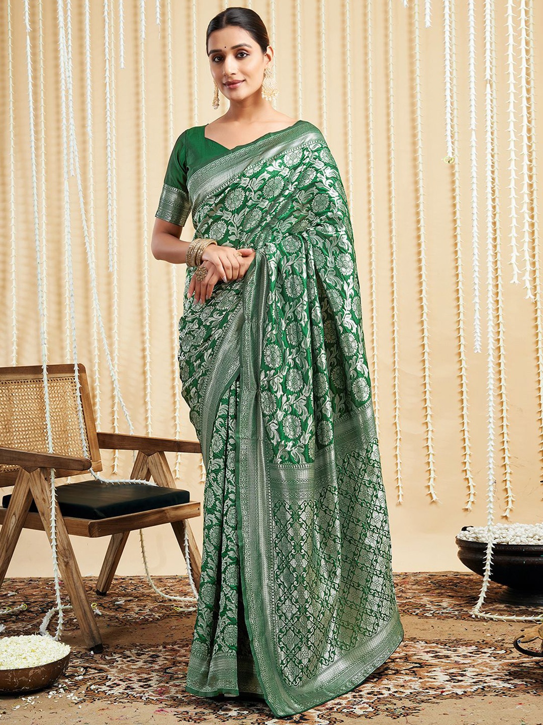 

KALINI Woven Design Zari Banarasi Saree, Green