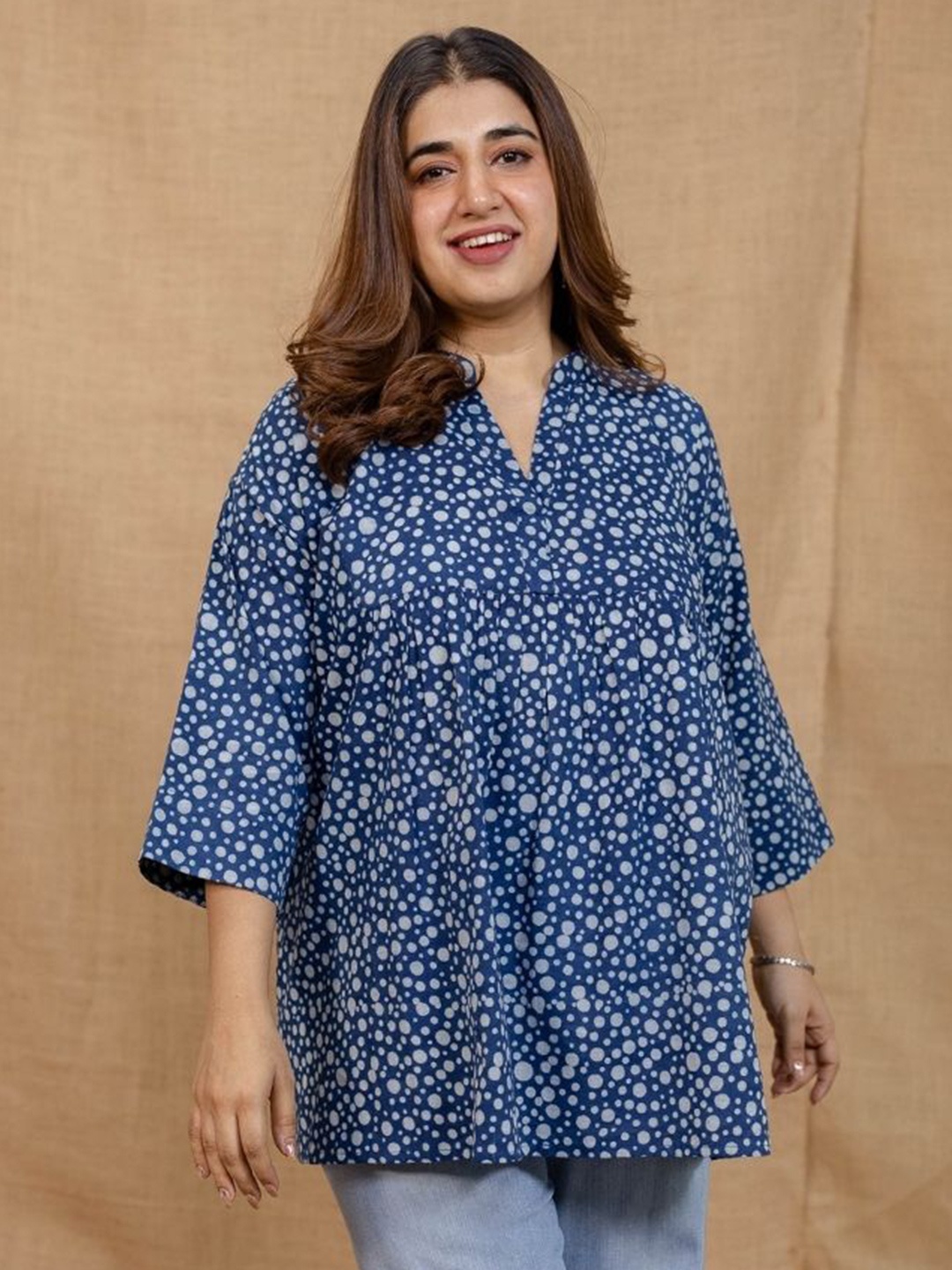 

THE INDIAN ETHNIC CO Women Conversational Printed Mandarin Collar Cotton Top, Blue