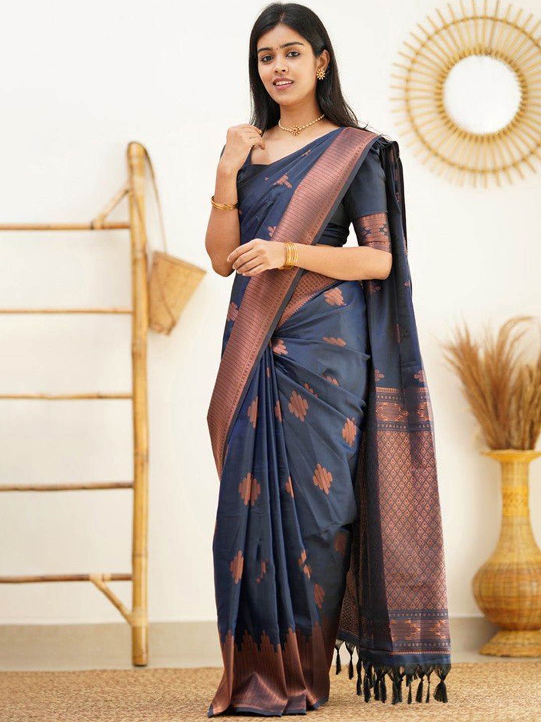 

Wuxi Ethnic Motifs Zari Pure Silk Banarasi Saree, Grey