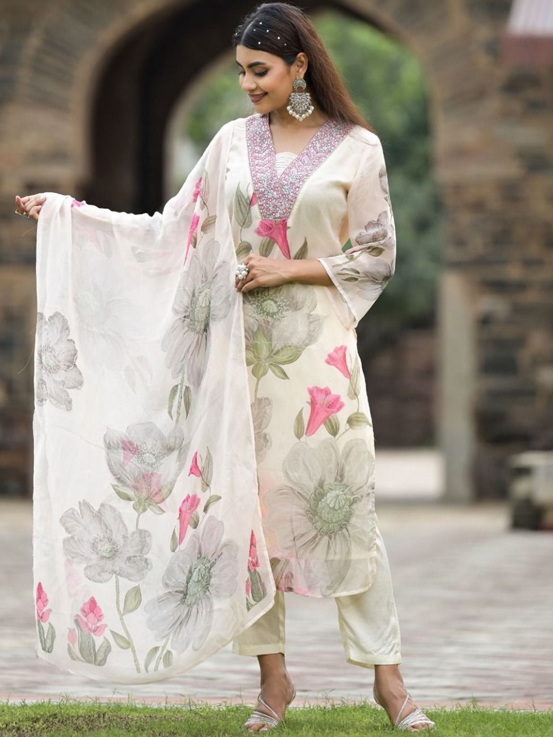 

LeeliPeeri Designer Floral Printed V-Neck Straight Kurta With Trousers & Dupatta, White