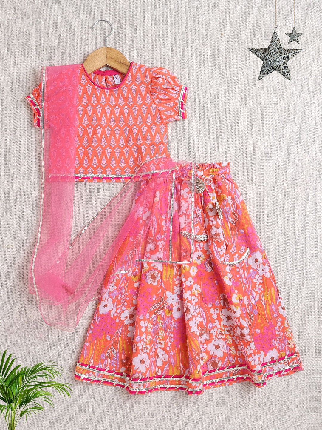 

The Magic Wand Girls Floral Printed Puffed Sleeves Cotton Lehenga & Blouse With Dupatta, Peach