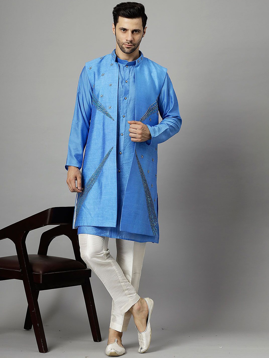 

Utsav Fashion Mandarin Collar Kurta With Trousers & Long Jacket, Blue