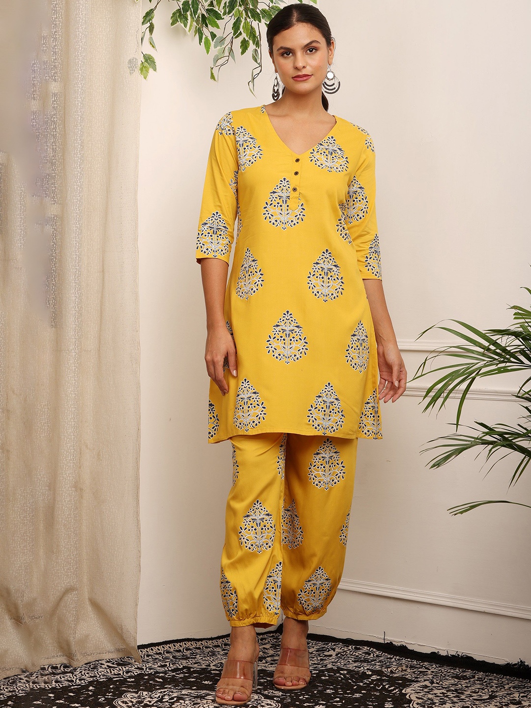 

Bhuja Women Floral Printed Regular Kurti with Trousers, Yellow