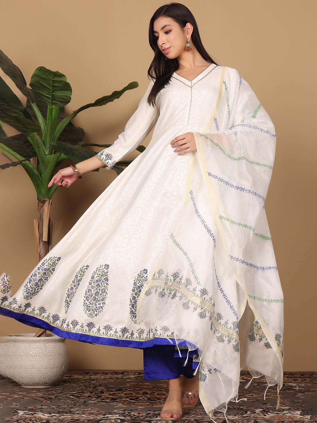 

KAANCHIE NANGGIA Floral Printed Anarkali Kurta with Harem Pants & Dupatta, White