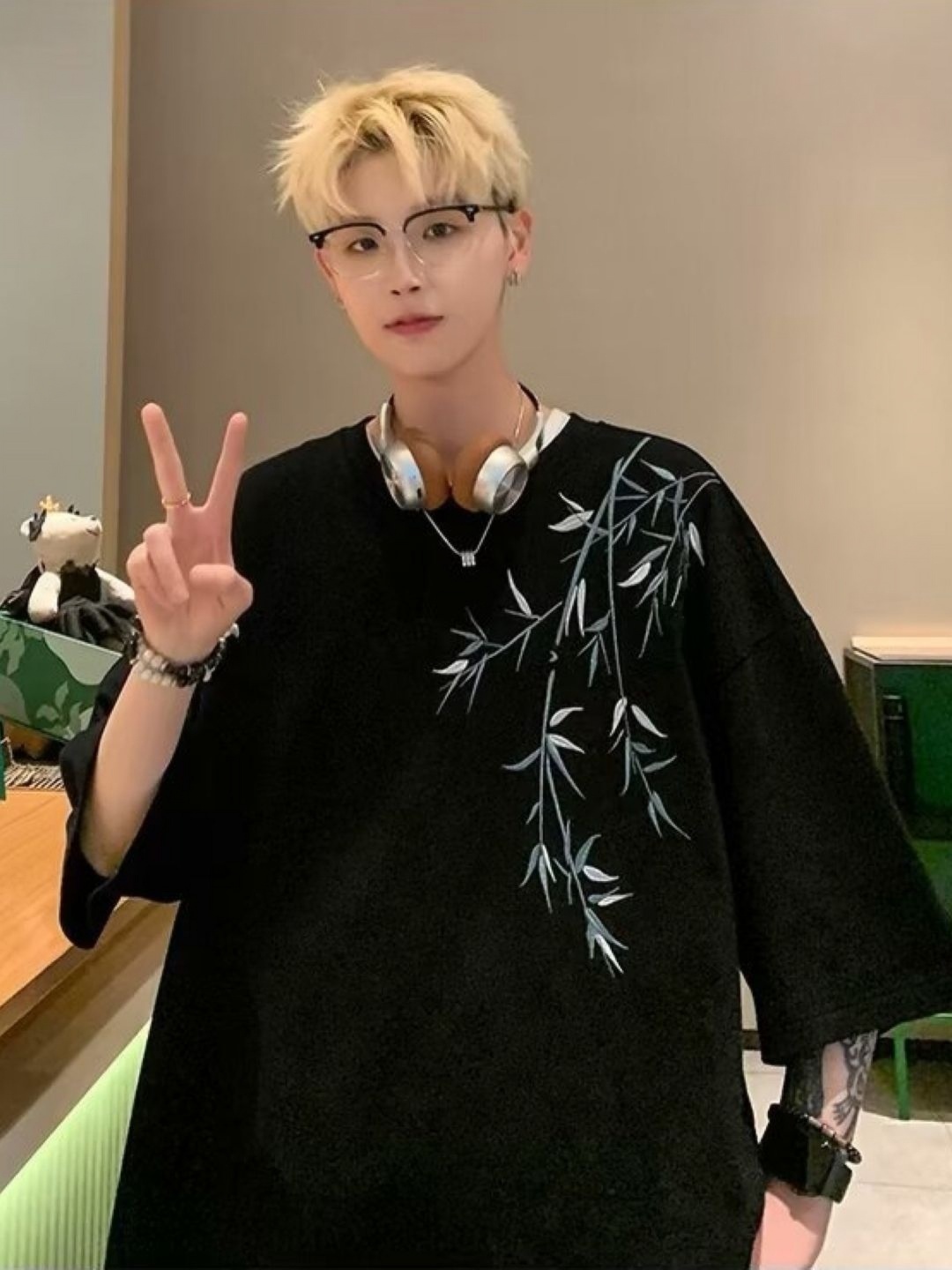 

HERE&NOW Men Floral Printed Round Neck Oversized T-shirt, Black