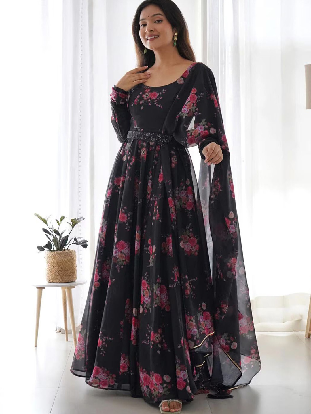 

LADY SHOPI Women Floral Printed Maxi Gown Dress, Black