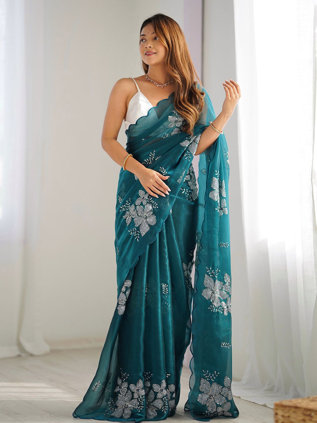 

Panzora Floral Embroidered Sequinned Saree, Teal