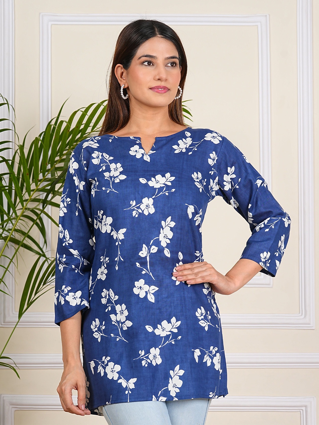 

Aarti Fashion Floral Printed Straight Kurti, Blue