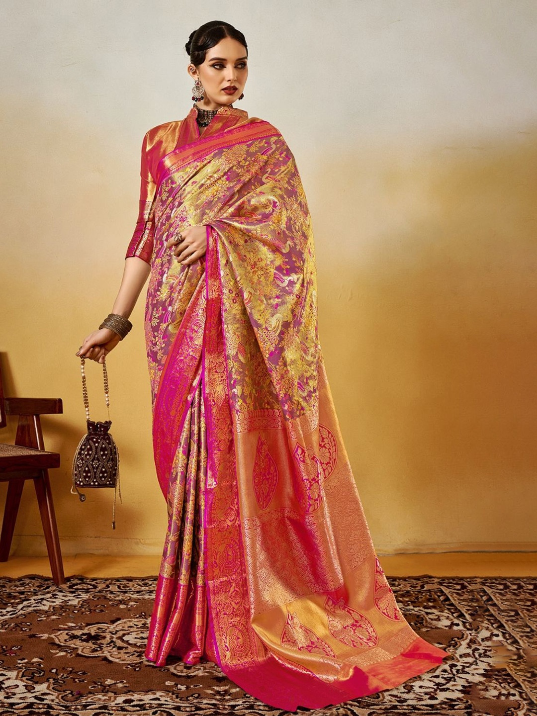 

DEVATITHI Woven Design Zari Silk Blend Banarasi Saree, Maroon