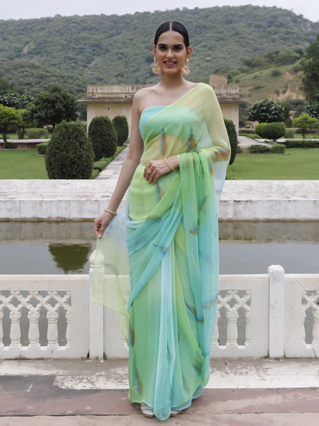 

Geroo Luxe Floral Poly Chiffon Saree, Green