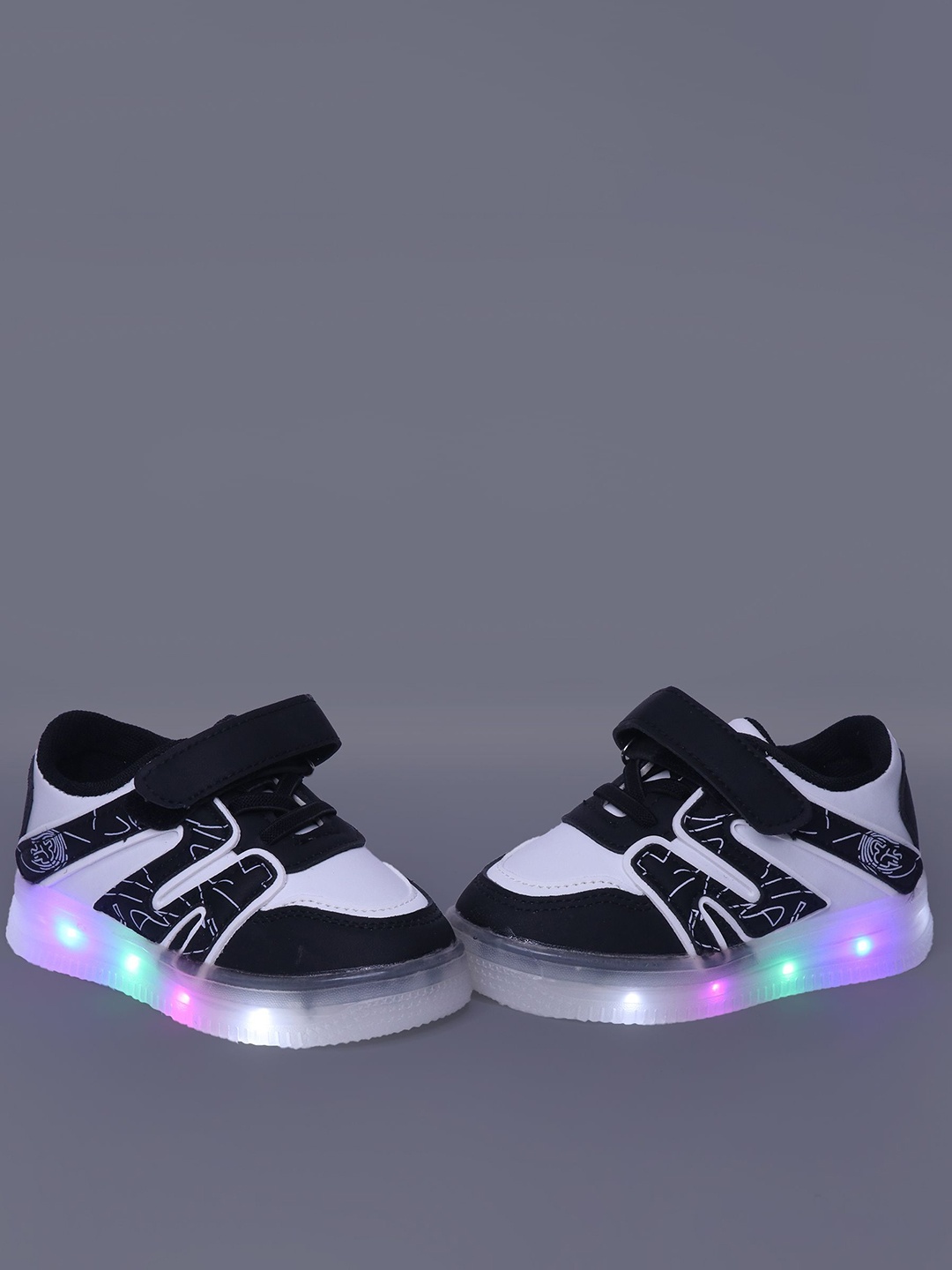 

NEW STEPS Kids Colourblocked LED Velcro Sneakers, Black
