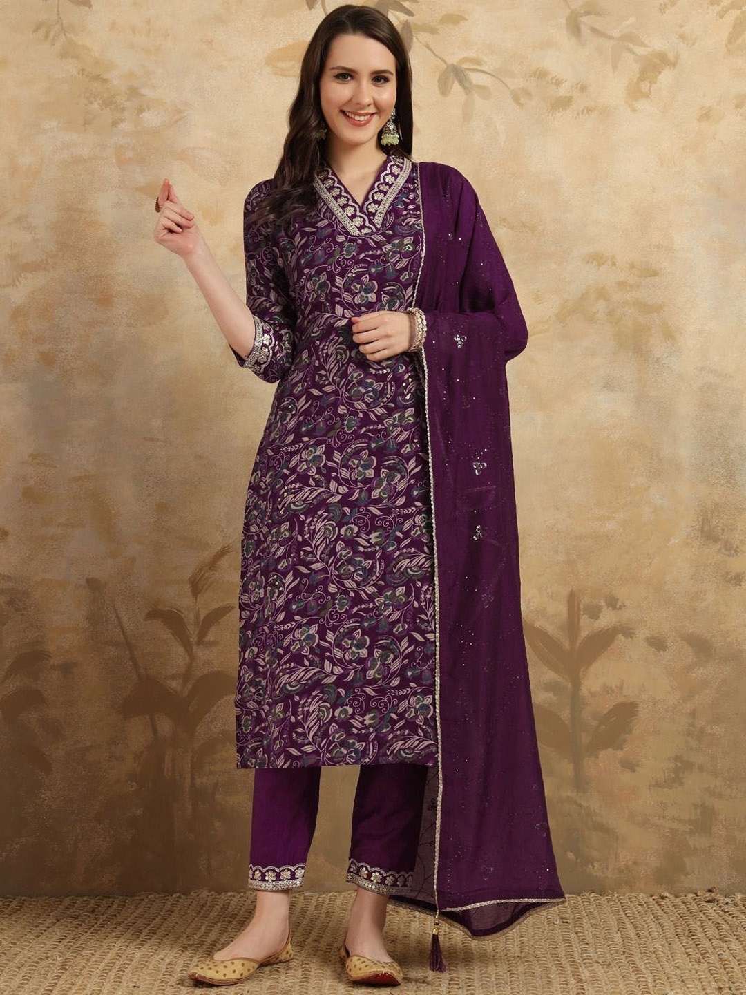 

PARNAVI Floral Printed Kurta with Trousers & Dupatta, Purple