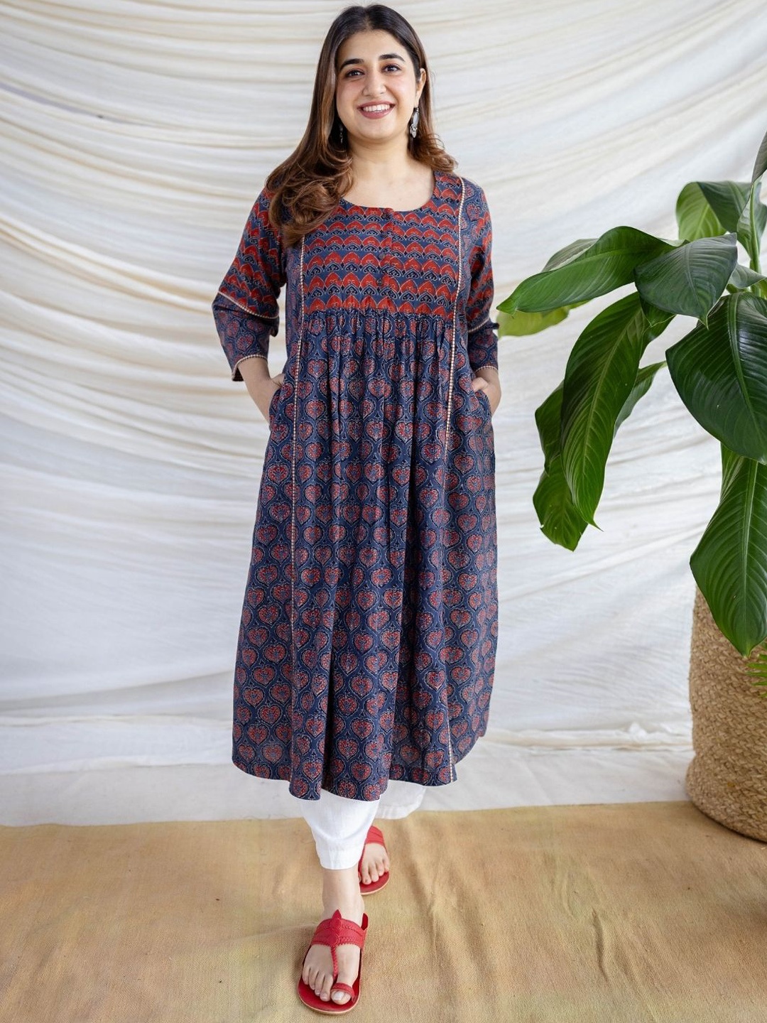 

THE INDIAN ETHNIC CO Round Neck Geometric Printed Pleated A-Line Kurta, Blue