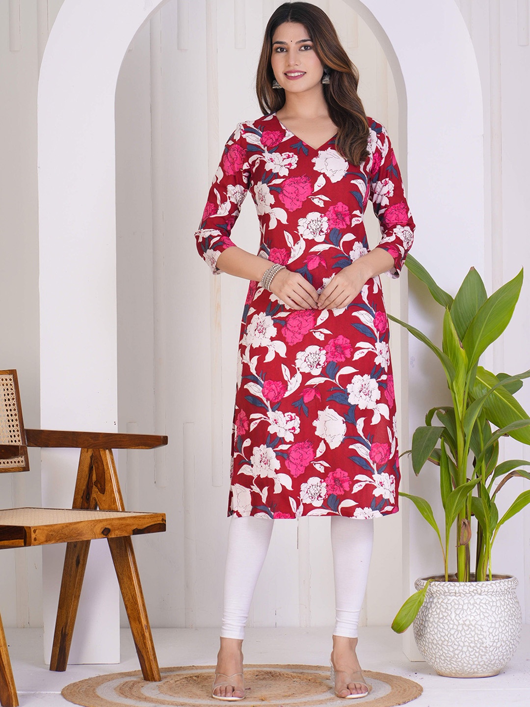 

KALINI Floral Printed V-Neck Three Quarter Sleeves Straight Kurta, Red