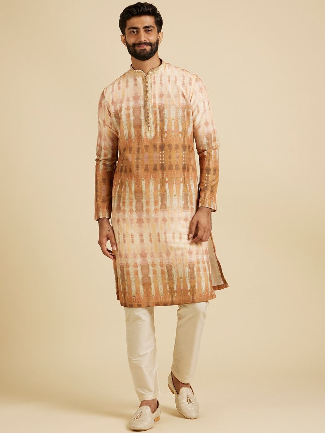 

Manyavar Abstract Printed Mandarin Collar Straight Kurta With Pyjamas, Cream