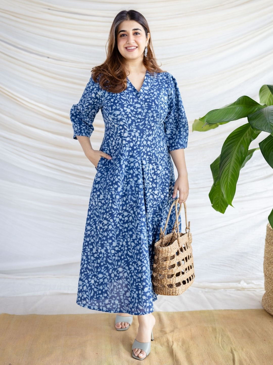 

THE INDIAN ETHNIC CO Women Floral Printed Cotton A-Line Midi Dress, Blue