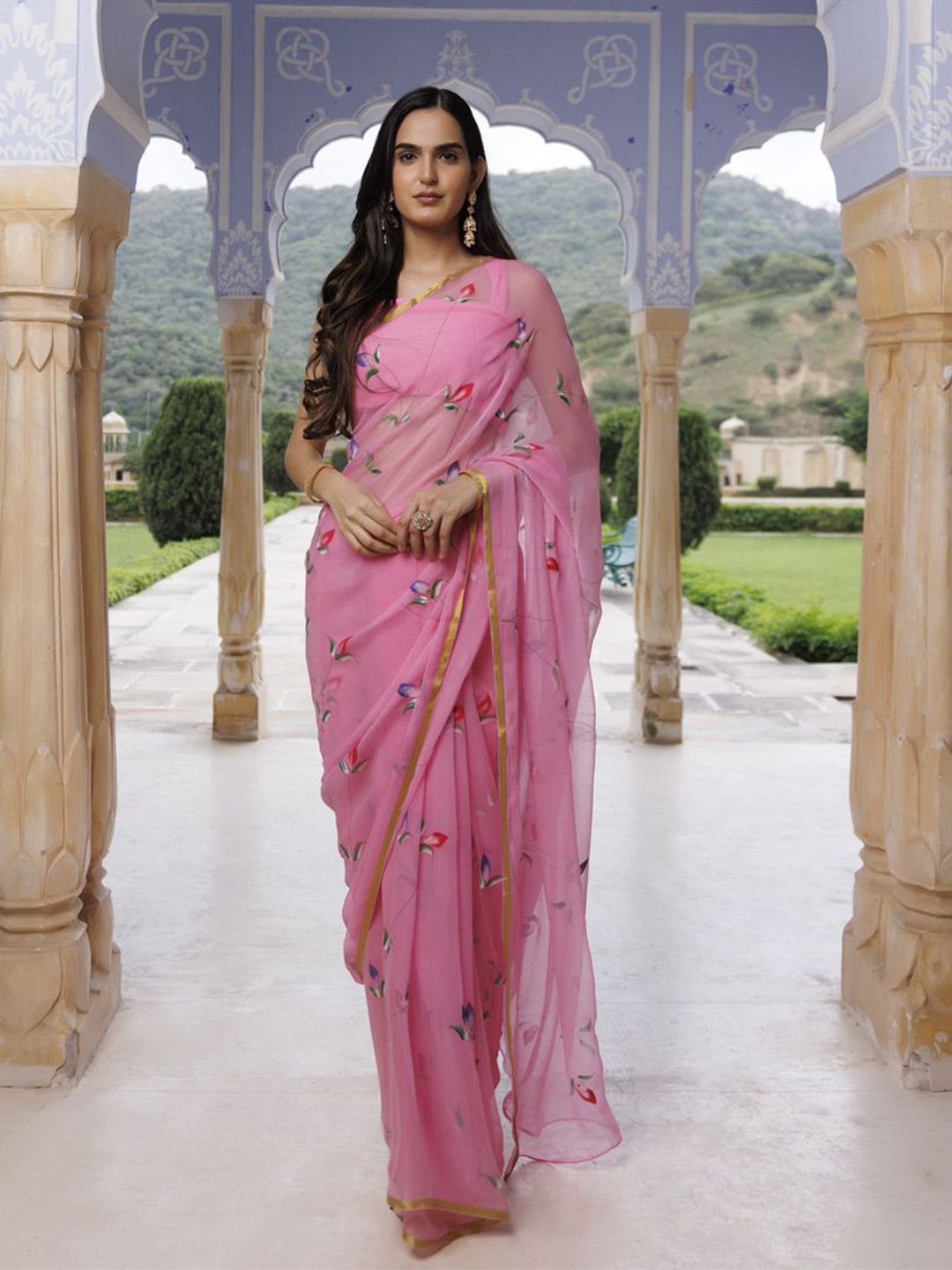 

Geroo Luxe Floral Printed Saree With Blouse Piece, Pink