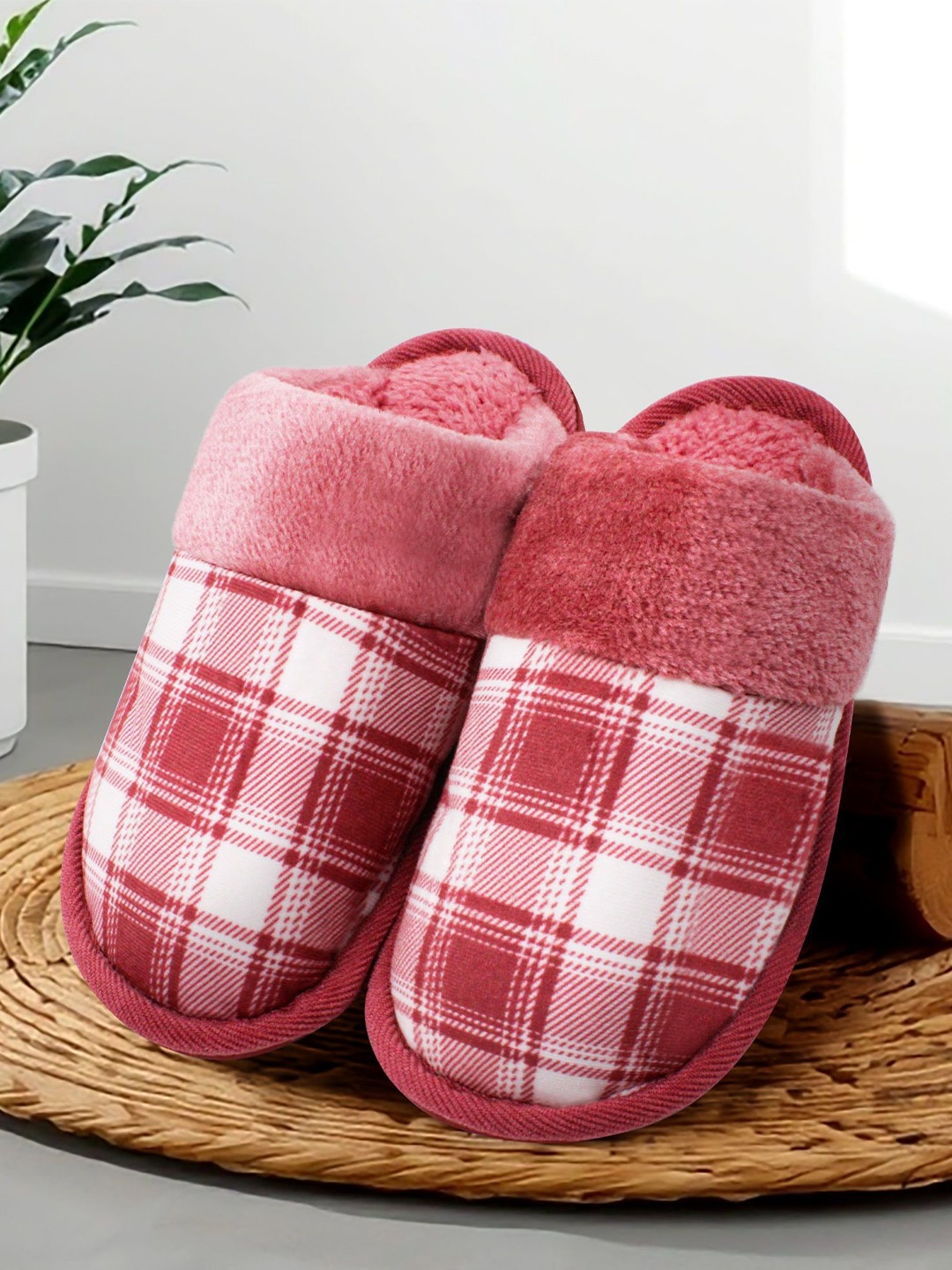 

JENNA Women Printed Winter Room Slippers, Pink