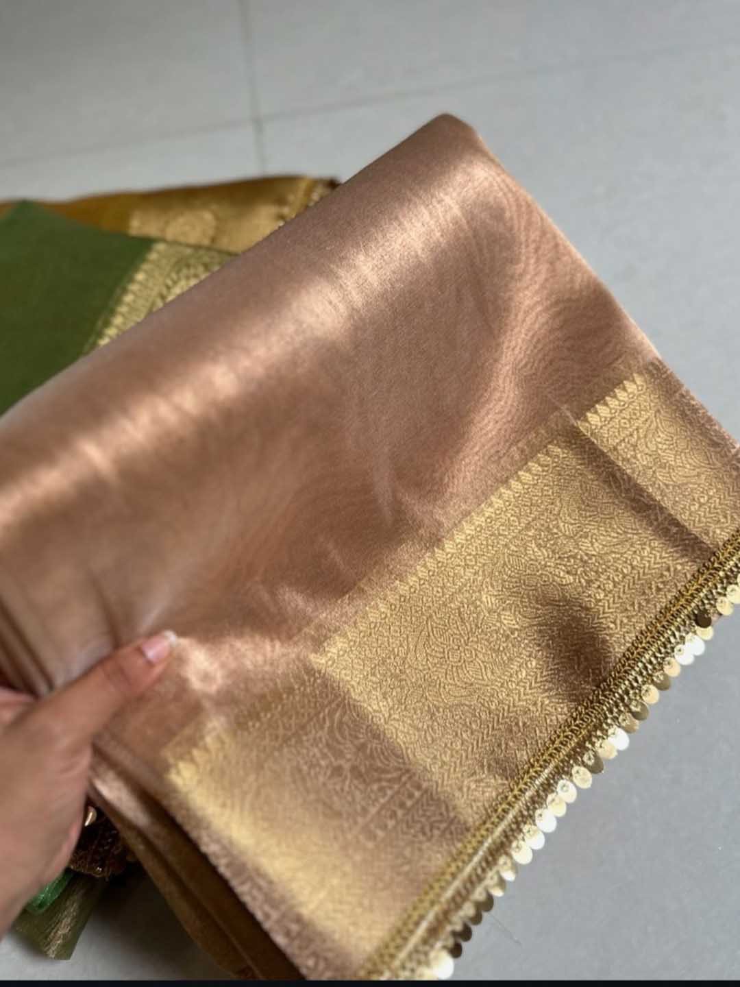 

DIVASTRI Woven Design Zari Organza Banarasi Saree, Beige