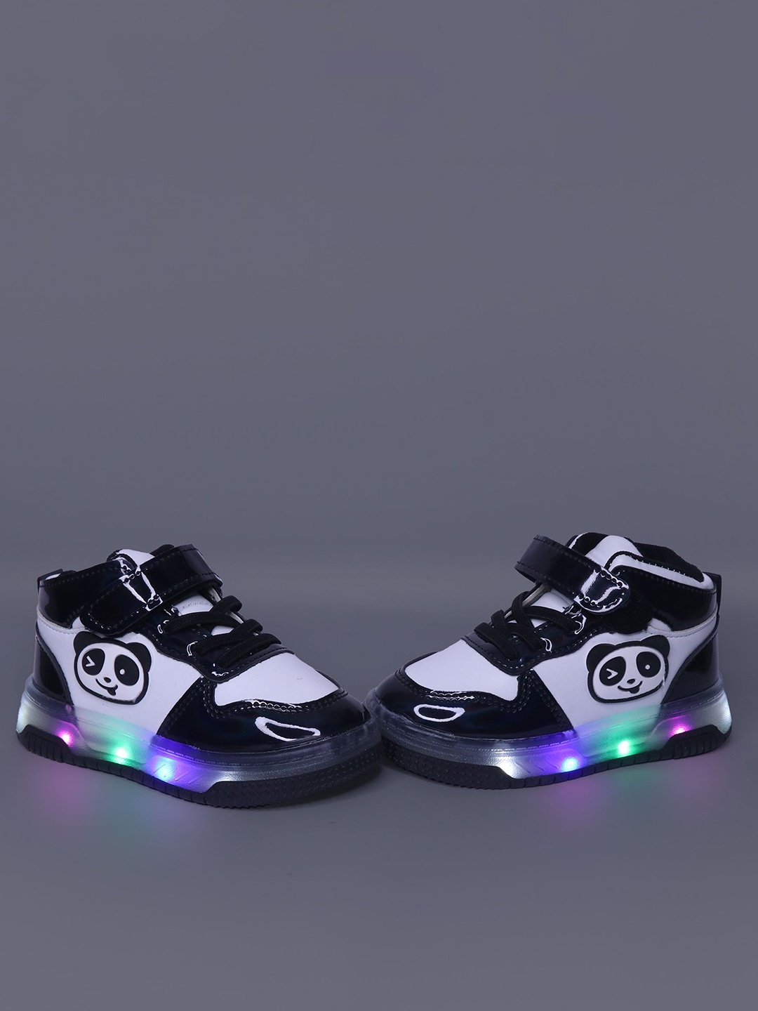 

NEW STEPS Unisex Kids Colourblocked LED Velcro Sneakers, Black