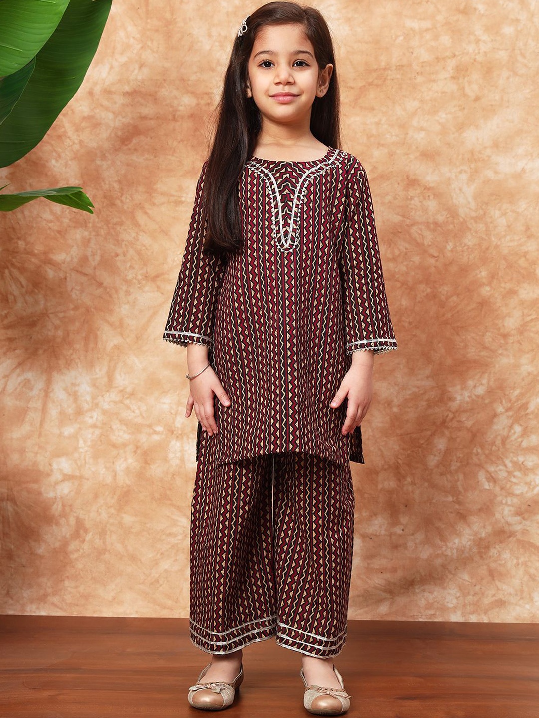 

Readiprint Girls Geometric Printed Pure Cotton Straight Kurta With Palazzos, Maroon