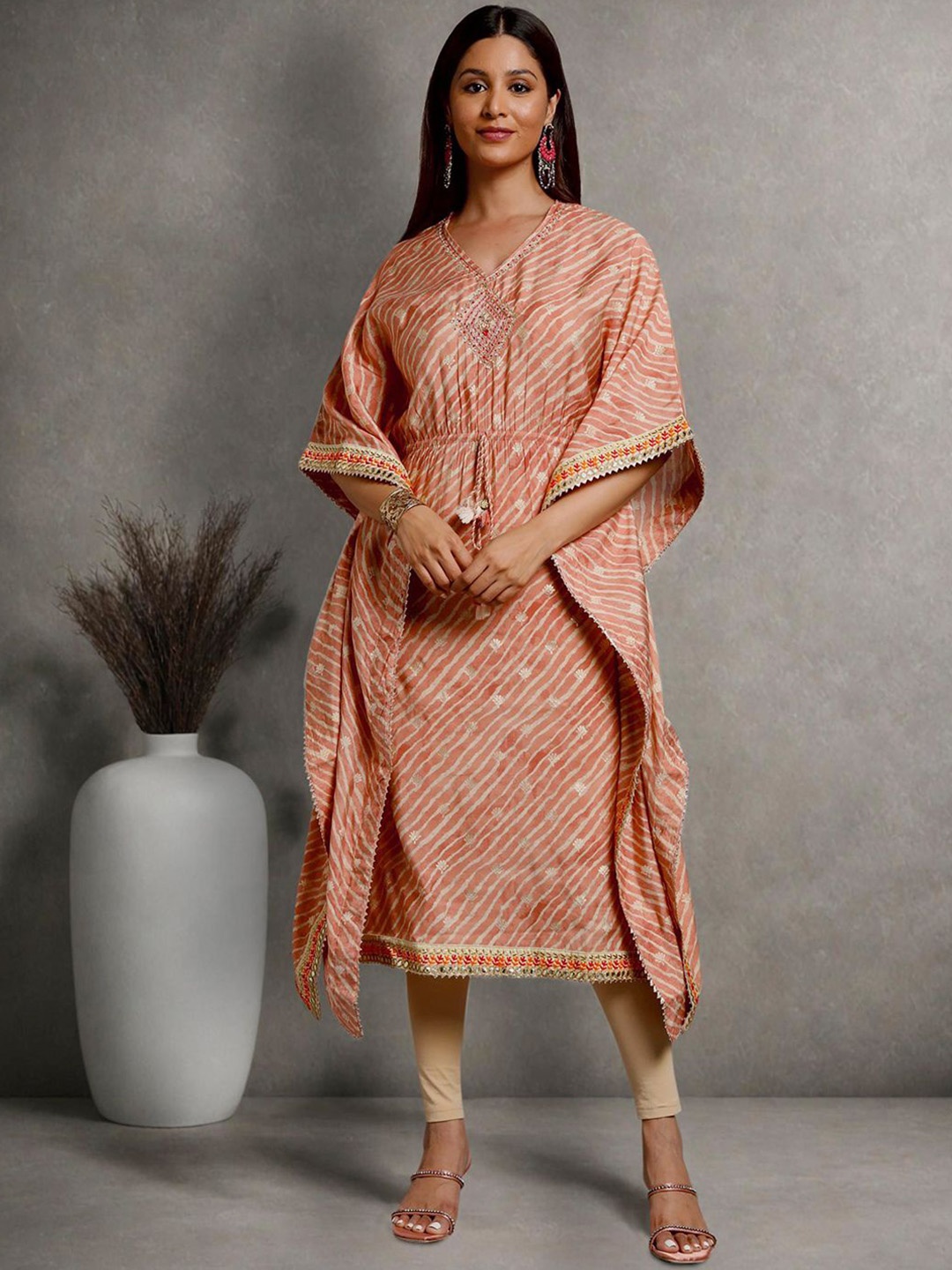 

HERE&NOW Leheriya Printed V-Neck Three-Quarter Sleeves Regular Thread Work Kaftan Kurta, Pink