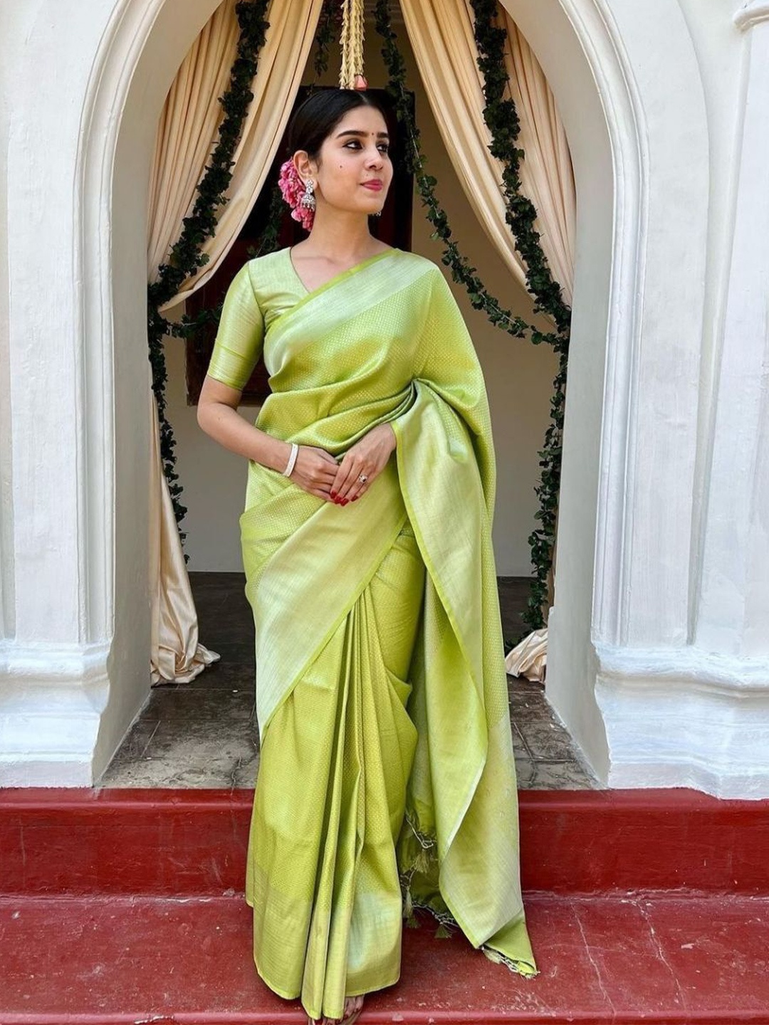 

Wuxi Woven Design Zari Pure Silk Banarasi Saree, Green