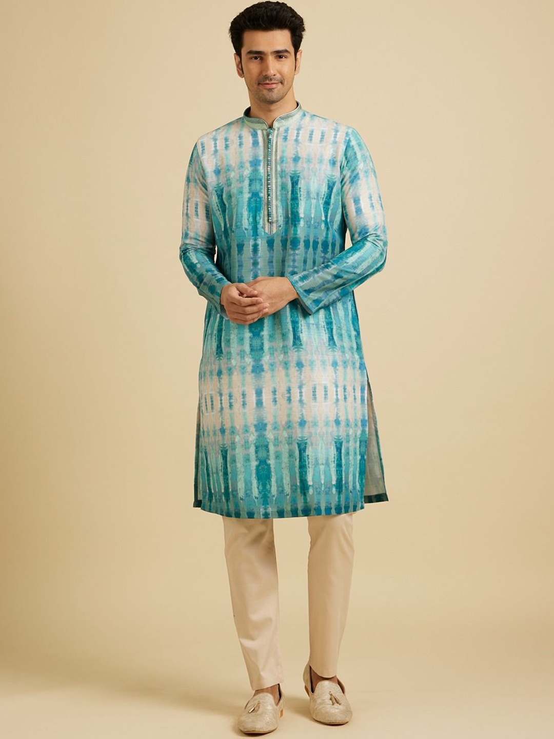 

Manyavar Ombre Mandarin Collar Straight Kurta With Pyjamas, Green