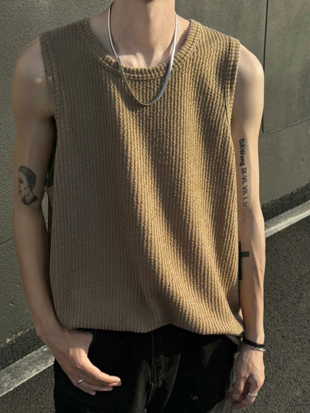 

HERE&NOW Men Self Design Round Neck T-shirt, Olive