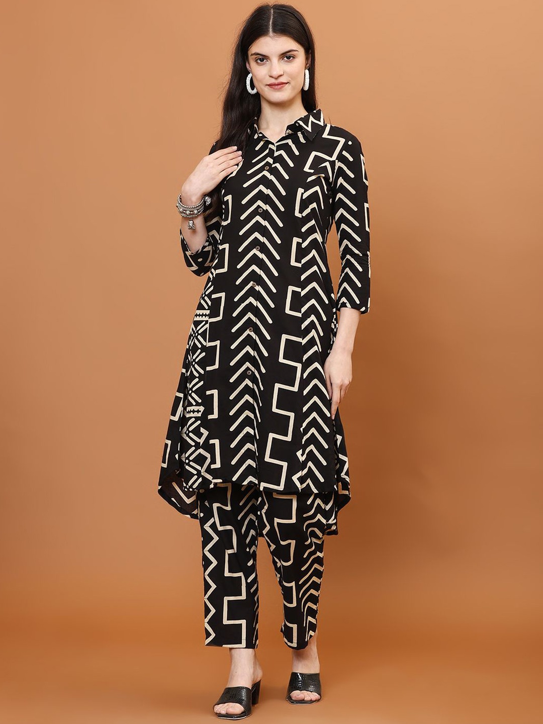 

Meena Bazaar Geometric Printed Shirt Collar Three-Quarter Sleeves Kurta With Trouser, Black