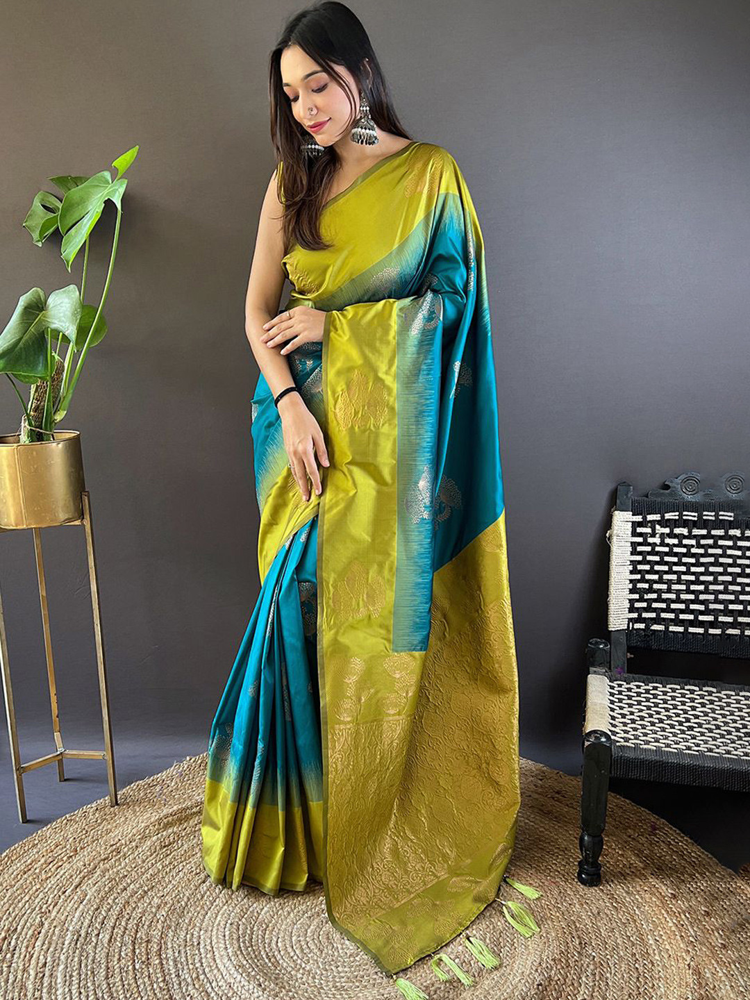 

Mitera Ethnic Motifs Woven Design Zari Saree, Sea green