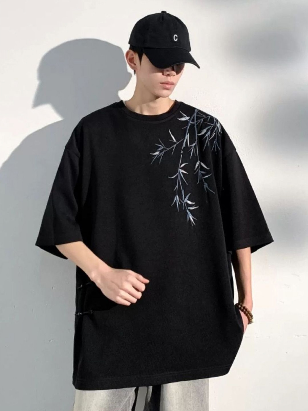 

HERE&NOW Men Floral Printed Round Neck Oversized T-shirt, Black