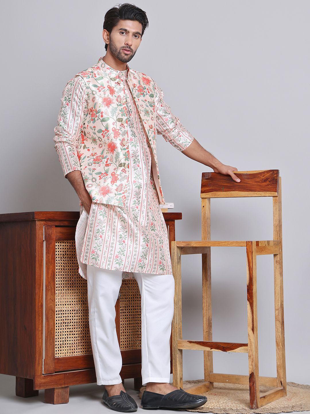 

Jompers Floral Printed Straight Kurta With Pyjamas & Nehru jacket, Gold